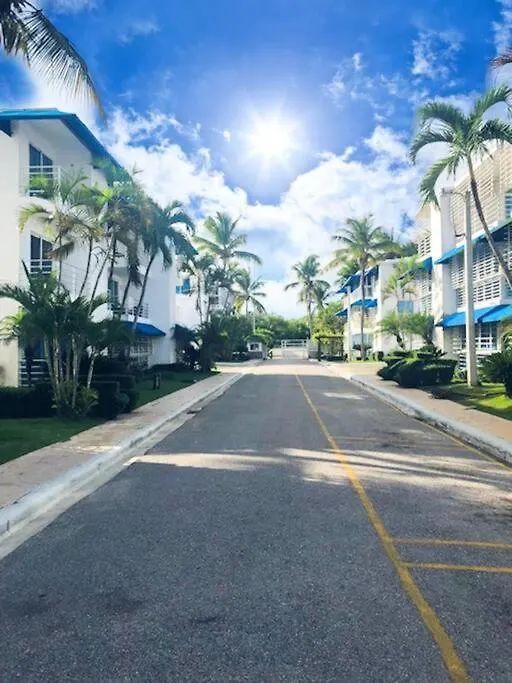 Playa Juan Dolio, Rd-Acceso Privado A La Playa Justo Al Frente En 1Ra Linea, Areas Sociales, Bbq, Piscina, Gazebos-Parqueo-Wifi-Netflix-Al Lado De Minimarket, Restaurantes, Bares, Tiendas, Clubes De Playa, Campos De Golf, Bancos Comerciales Y Mas Guayacanes 0*,
