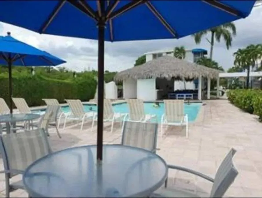 Apartamento Playa Juan Dolio, Rd-Acceso Privado A La Playa Justo Al Frente En 1Ra Linea, Areas Sociales, Bbq, Piscina, Gazebos-Parqueo-Wifi-Netflix-Al Lado De Minimarket, Restaurantes, Bares, Tiendas, Clubes De Playa, Campos De Golf, Bancos Comerciales Y Mas Guayacanes